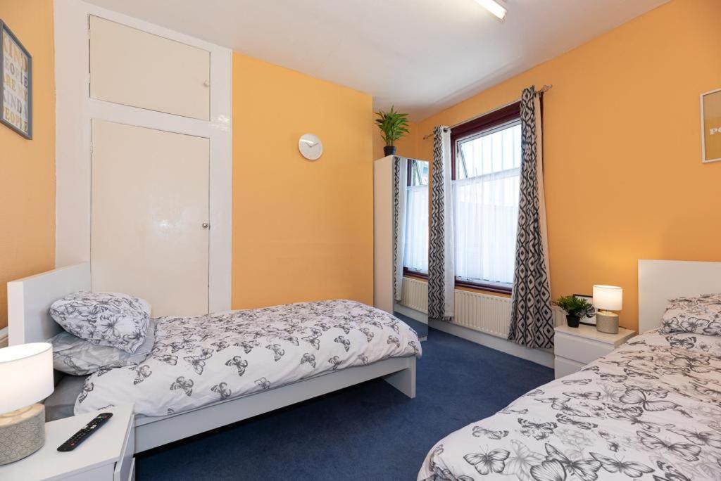 Barking Road Comfy House Apartment London Exterior photo